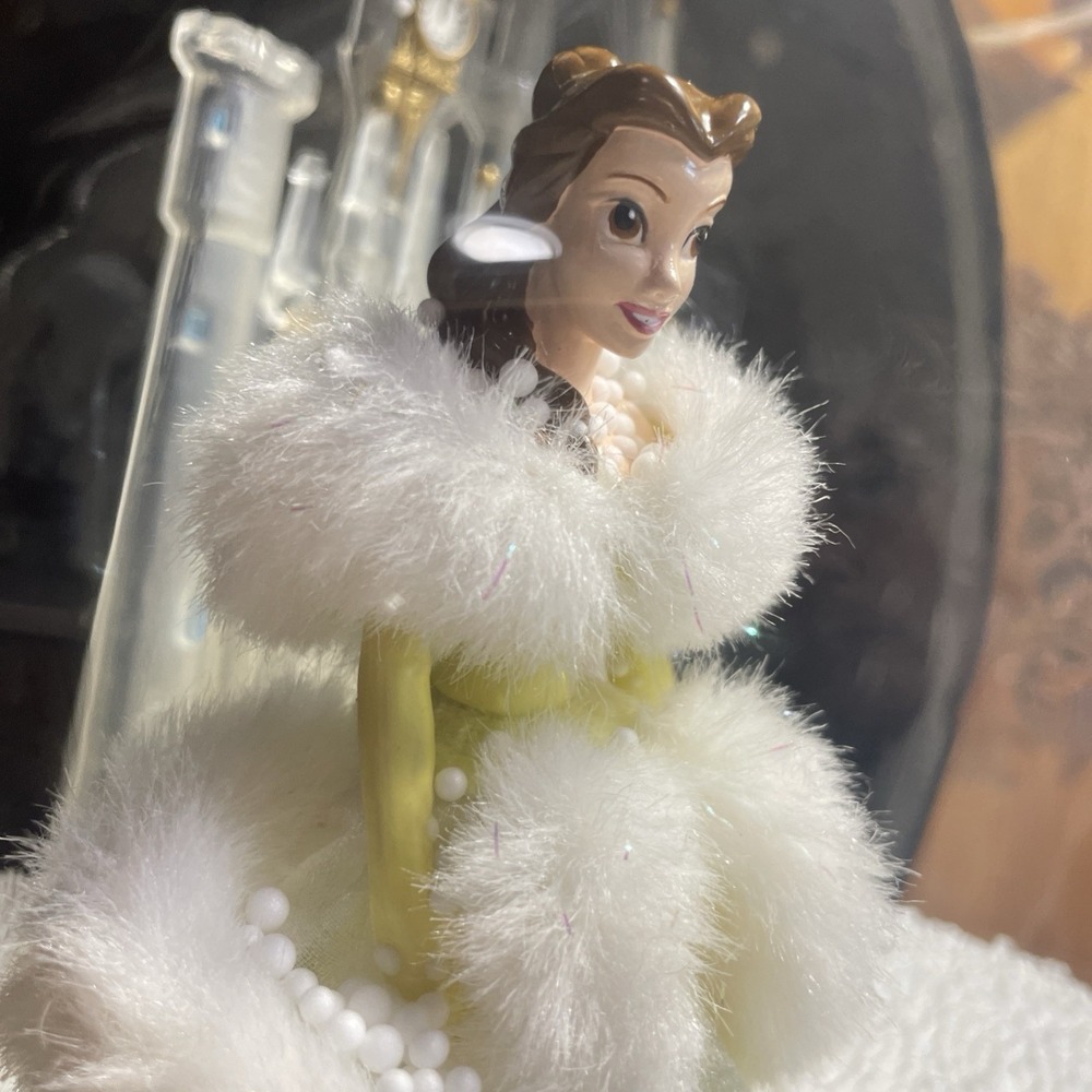 Disney Belle Beauty and the Beast Action Snow Globe‎ Air Castle
